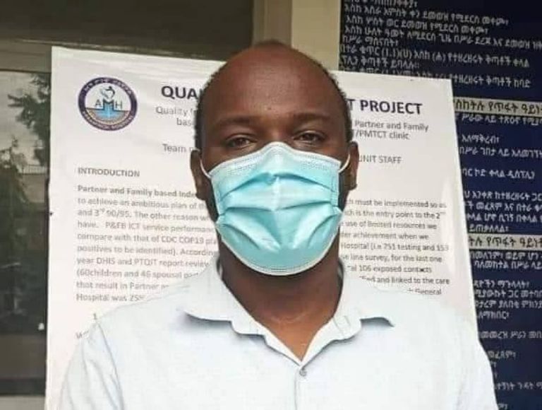 بعض القطع المعدنية التي تم استخراجها من معدة المريض الإثيوبي