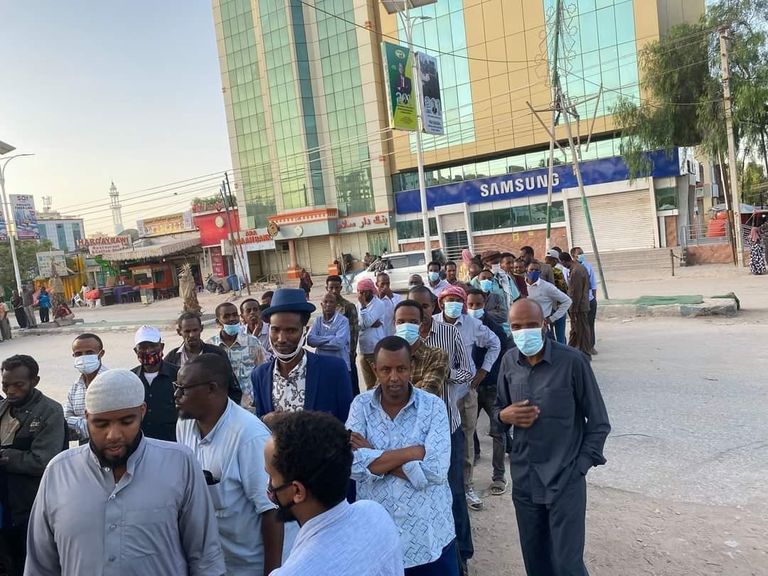 طابور انتخابي في أرض الصومال طابور من السيدات في الانتخابات بأرض الصومال