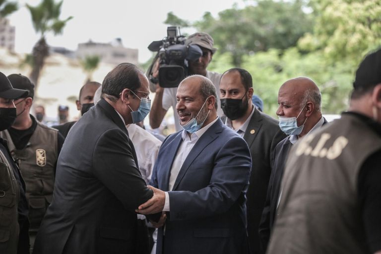 صور السيسي وأعلام مصر زينت شوارع غزة خلال الزيارة