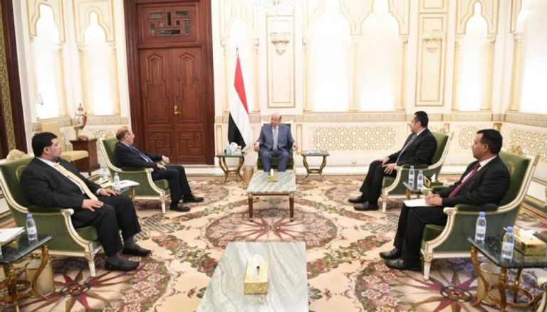 جانب من لقاء هادي ونائبه ورئيس الحكومة اليمنية