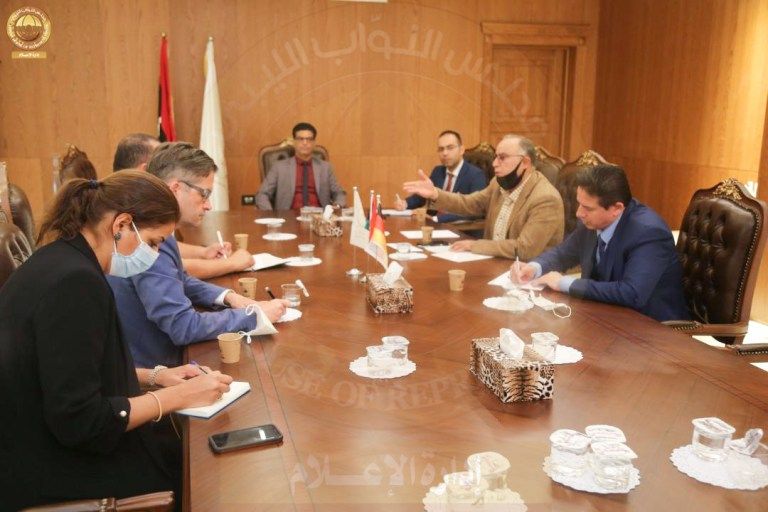 السفير الألماني في ليبيا وأعضاء لجنة الشؤون الخارجية بالبرلمان