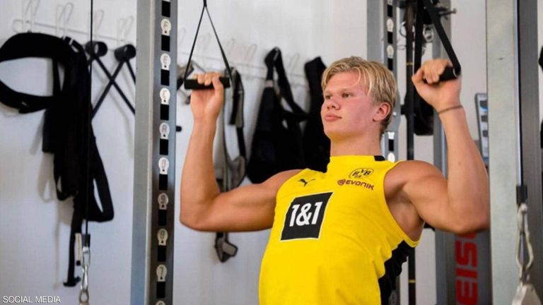 إيرلينج هالاند مهاجم بروسيا دورتموند