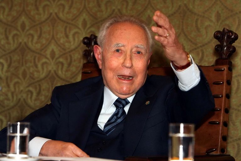 اللوحة المصنوعة من حجر تافرتين الجيري