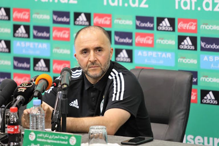 جمال بلماضي مدرب منتخب الجزائر خلال المؤتمر الصحفي مدرب منتخب الجزائر لكرة القدم يحرج الإخوان لمتاجرتهم باسمه