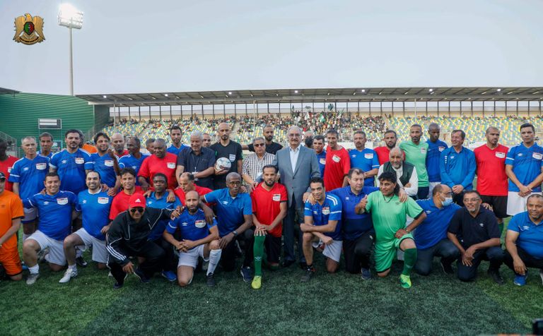 المشير حفتر ولاعبو فريق النصر ببنغازي