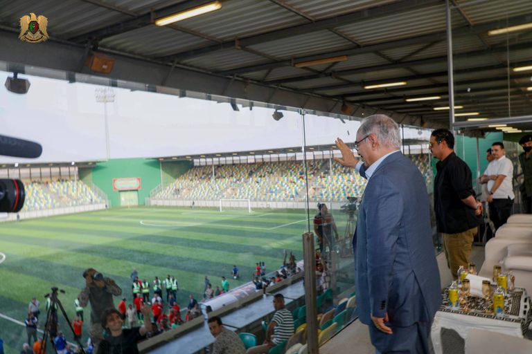 المشير حفتر ولاعبو فريق النصر ببنغازي