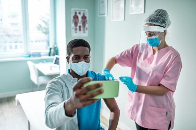 تطعيمات فيروس كورونا