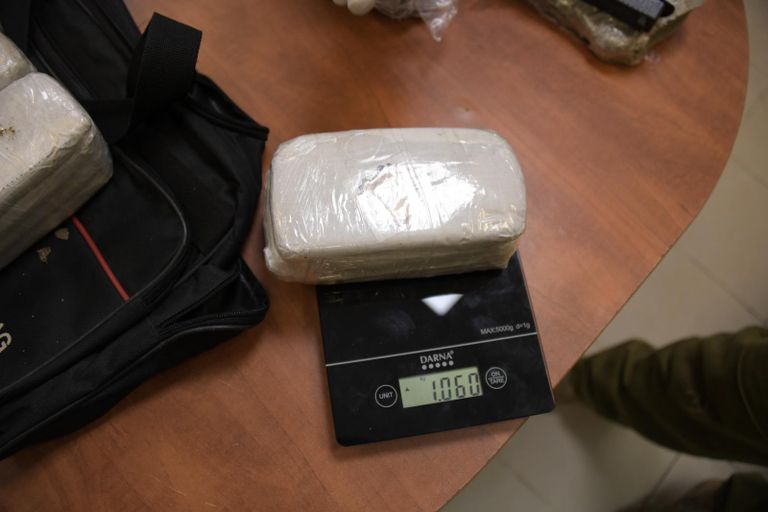 جانب من المواد التي تم ضبطها