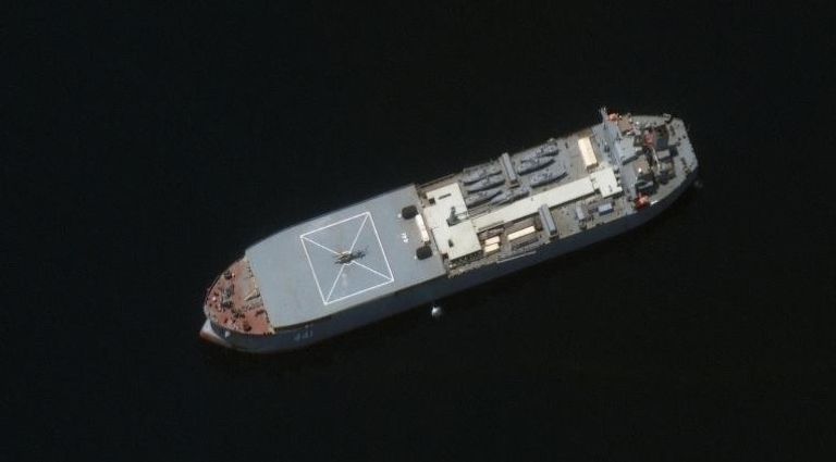 إحدى السفينتين الإيرانيتين التقطتها الأقمار الصناعية - سي إن إن