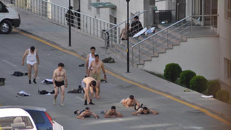 مقاطع مصورة تفضح أكاذيب أردوغان بخصوص مسرحية الانقلاب