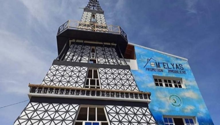 جزائري يشيد منزلا على شكل معلم برج إيفل الفرنسي