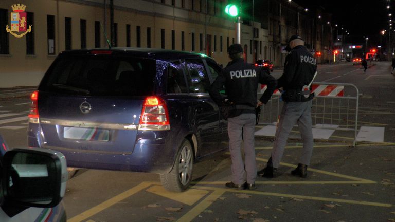 أحد المراهقين متبعاً تحدي الاستلقاء - أرشيفية