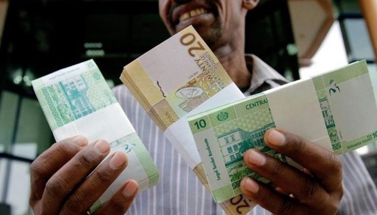 الجنيه السوداني يهبط أمام الدولار بالسوق السوداء