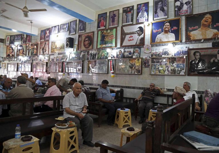 مقهى الشاهبندر قرب نهر دجلة في بغداد