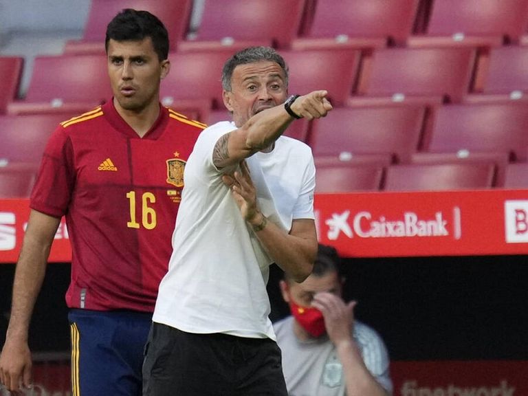 لويس إنريكي مدرب منتخب إسبانيا في يورو 2020 منتخب إسبانيا