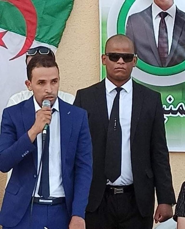 مرشح بانتخابات الجزائر يستعين بحارس شخصي مرشح بانتخابات الجزائر يستعين بحارس شخصي
