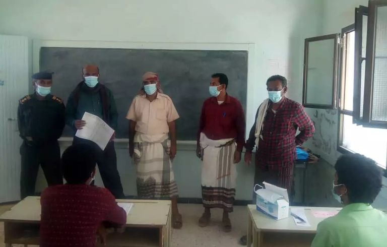 طلاب يمنيون يؤدون امتحان الثانوية العامة