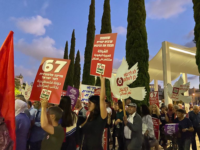 جانب من المظاهرة بالقدس الغربية الليلة