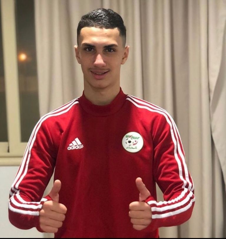 ريان كراوش لاعب منتخب الجزائر الحالي