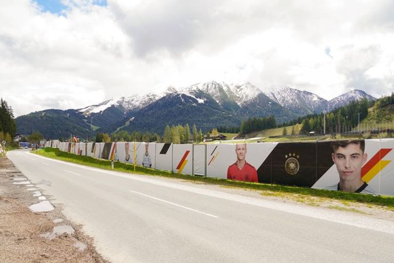 مناطق تدريبات منتخب ألمانيا استعدادا لـ"يورو 2020" يواخيم لوف مدرب منتخب ألمانيا