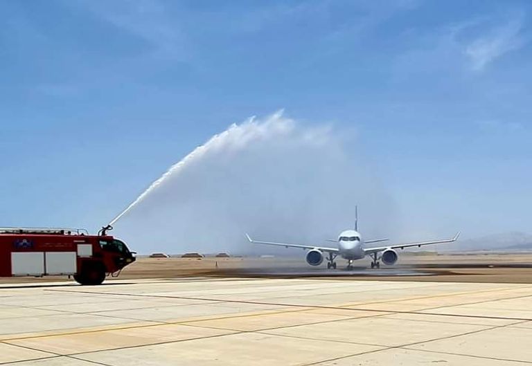 أول رحلة تصل لأحدث مطار مصري 