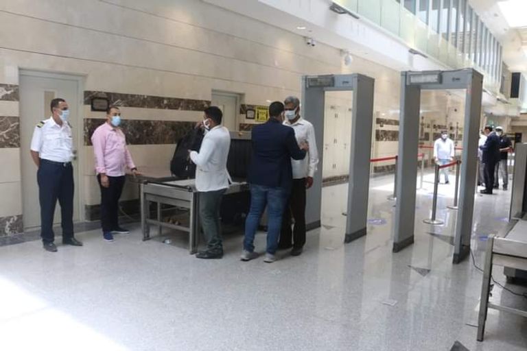 أول رحلة تصل لأحدث مطار مصري 