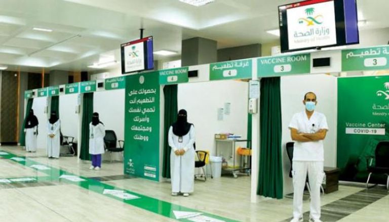 أحد مراكز التطعيم ضد كورونا في السعودية 