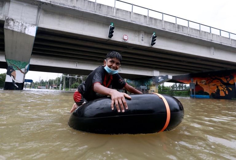 مياه الفيضانات أغرقت الشوارع