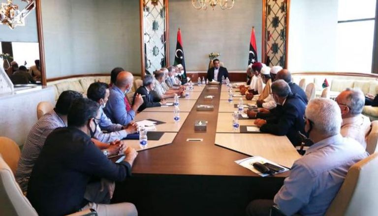 جانب من لقاء المنفي والهيئة العليا للملتقى الليبي للاستقرار 