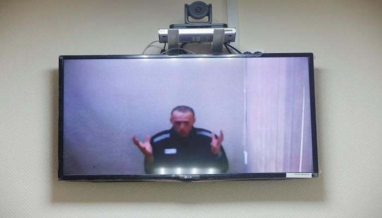 المعارض الروسي أليكسي نافالني خلال إحدى جلسات محاكمته