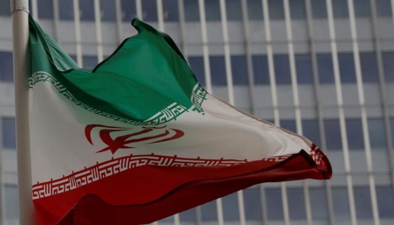 علم إيران أمام مقر الوكالة الدولية للطاقة الذرية - رويترز