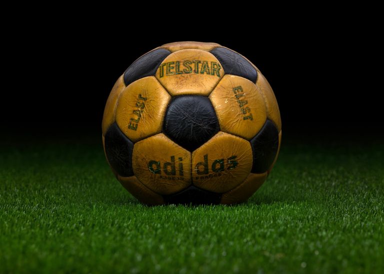 الكرة "إيلاست" التي استخدمت في كأس الأمم الأوروبية 1968