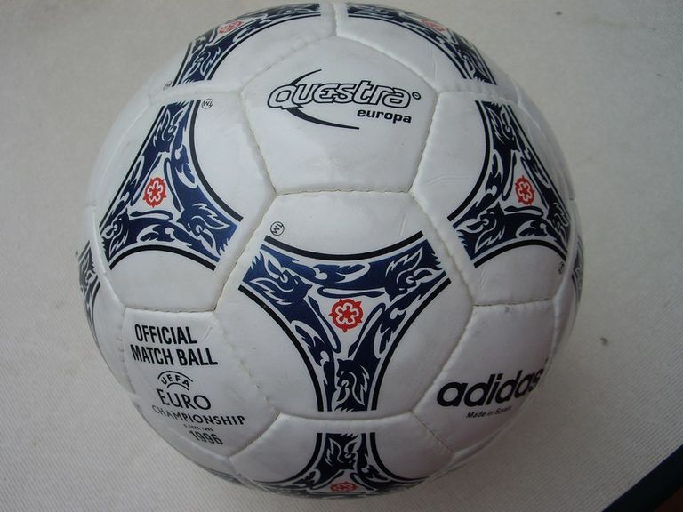 الكرة "كويسترا يوروبا" التي استخدمت في يورو 1996