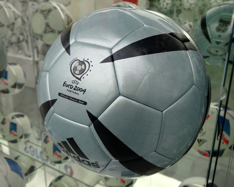 الكرة "روتيرو" التي استخدمت في يورو 2004