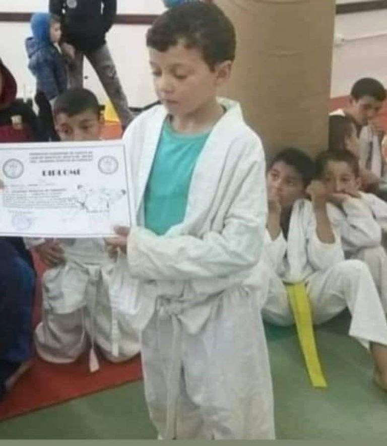 الطفل الراحل محمد يحصل على تكريم في رياضة الكاراتيه