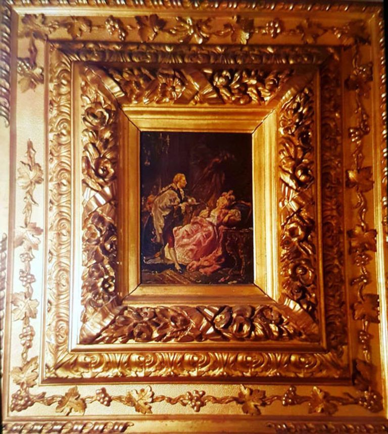 محتويات شقة الزمالك إحدى لوحات الشقة