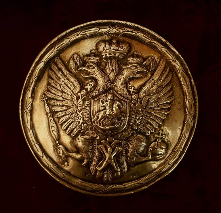 محتويات شقة الزمالك إحدى لوحات الشقة