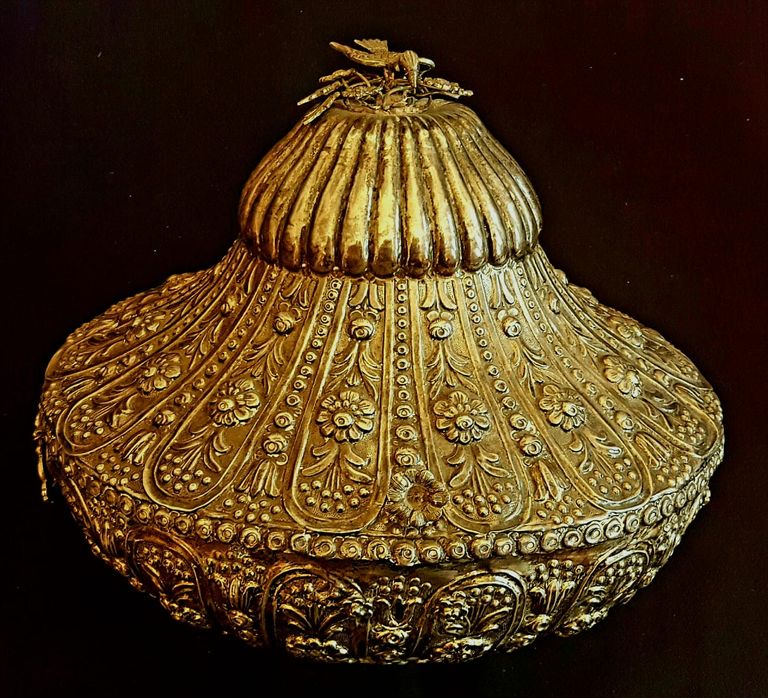 محتويات شقة الزمالك إحدى لوحات الشقة