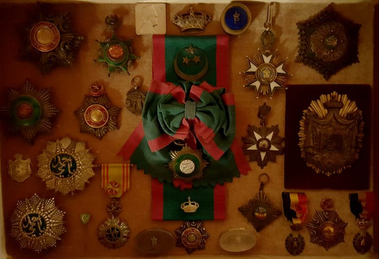 محتويات شقة الزمالك إحدى لوحات الشقة