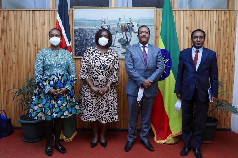 وزير الدولة بالخارجية الإثيوبية رضوان حسين مع وزيرة الخارجية الكينية 
