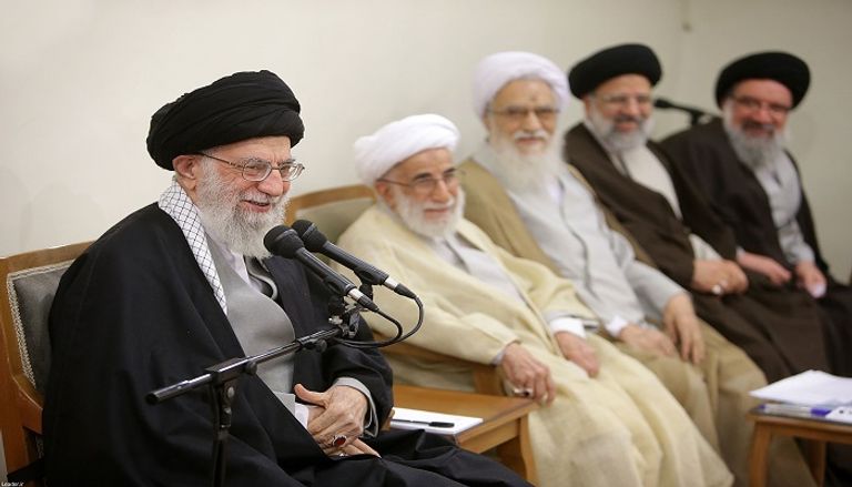 صحيفة إيرانية تهاجم مقرّباً من خامنئي وتصفه بـ"الداعشي" صحيفة إيرانية تهاجم مقرّباً من خامنئي وتصفه بـ"الداعشي"