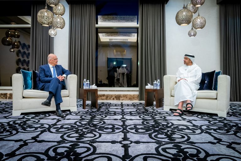 جانب من لقاء الشيخ عبدالله بن زايد آل نهيان ونيكوس دندياس