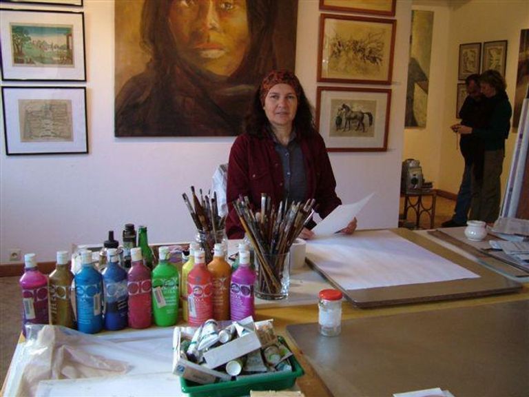 الفنانة المغربية نادية الأزرق