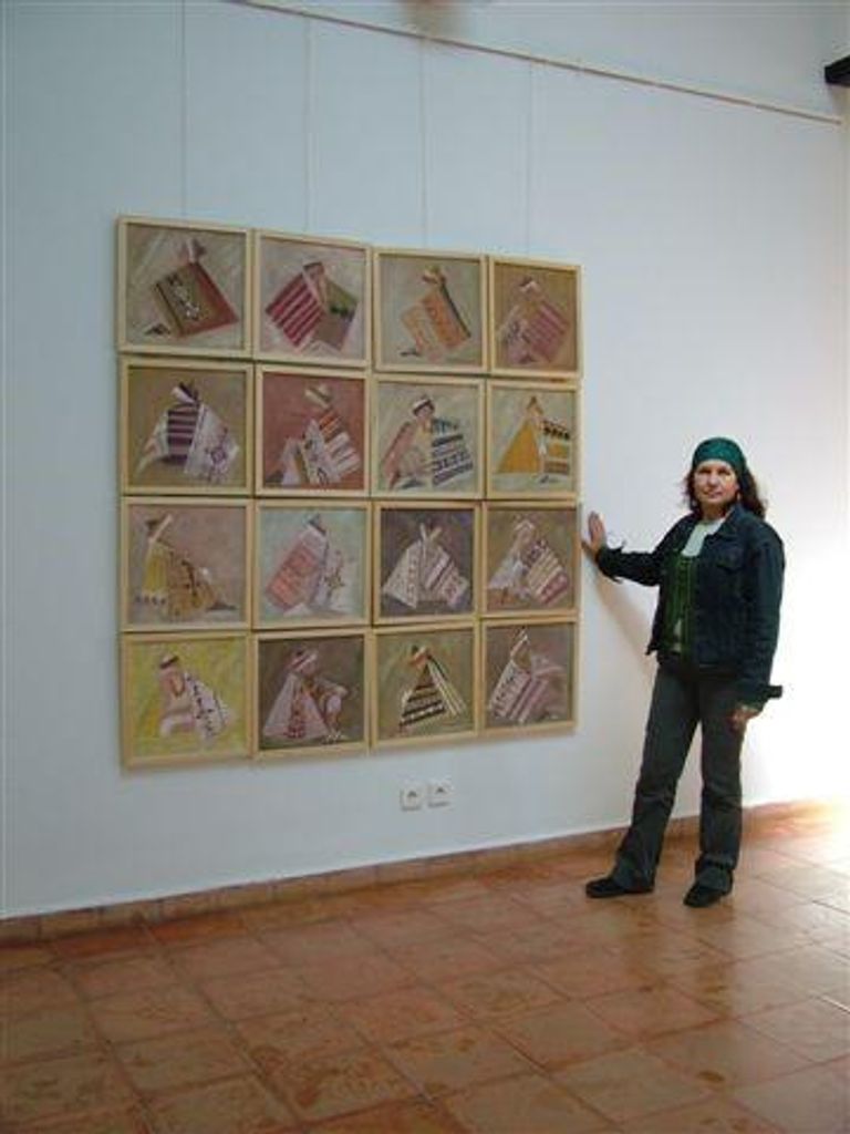 الفنانة المغربية نادية الأزرق