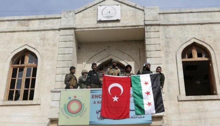 علم تركيا على مبانٍ بعفرين السورية- أرشيفية