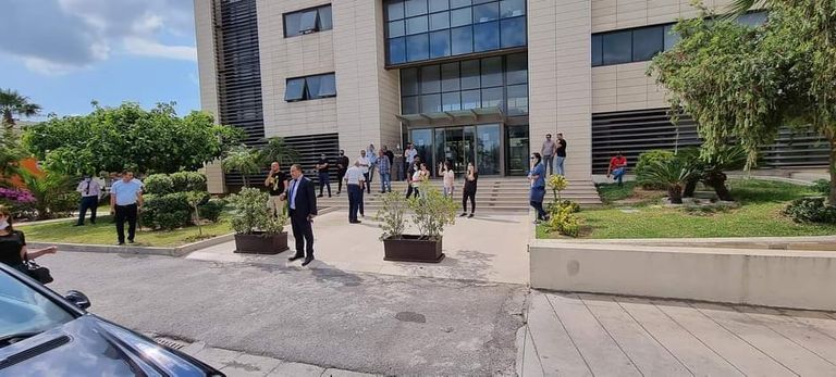 حصار مقر الإذاعة بتحريض إخواني