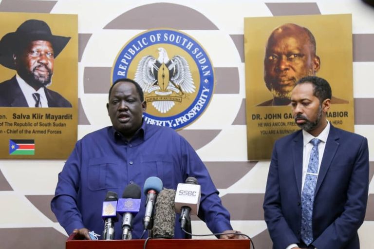 رئيس الوساطة الجنوبية توت قلواك خلال لقاء بأطراف التفاوض