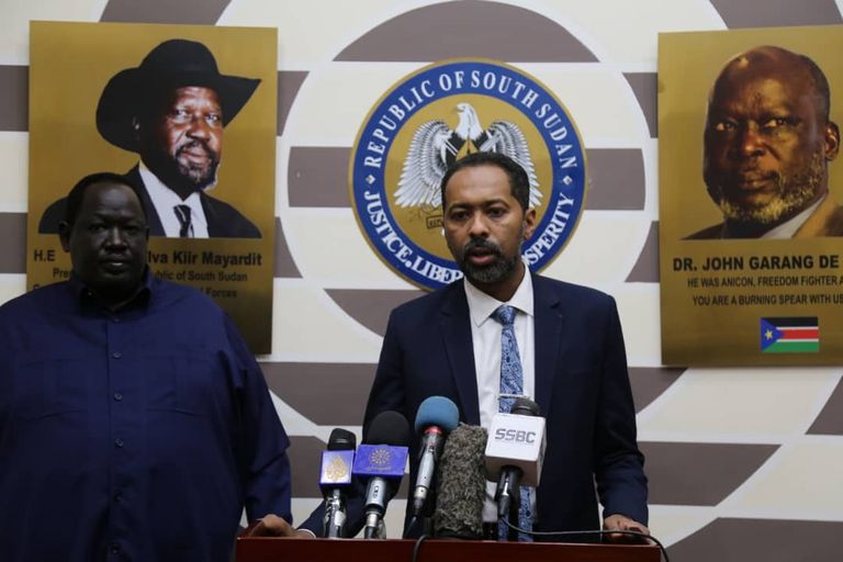 رئيس الوساطة الجنوبية توت قلواك خلال لقاء بأطراف التفاوض