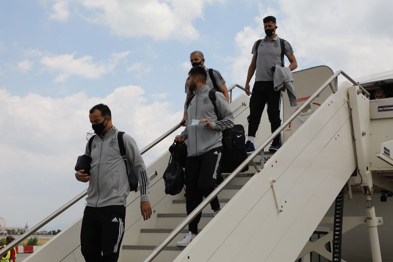 منتخب الجزائر يؤدي بعض التدريبات 