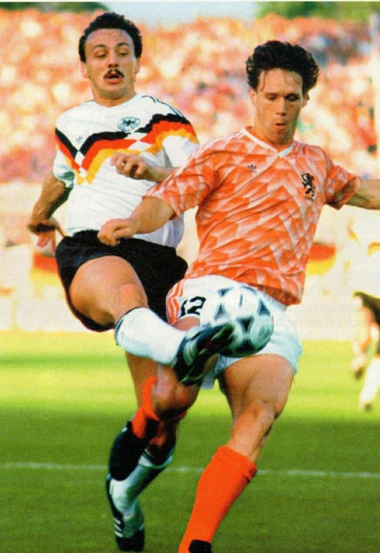 فان باستن ضد ألمانيا رونالدو يحتفل بالتسجيل في ويلز في يورو 2016